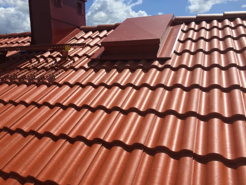 Taklyft av bostadshus. Vallentuna Ormsta.